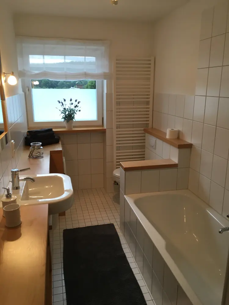 Ferienwohnung Hämelschenburg Hameln Bad Pyrmont Ansicht 1 Badezimmer Ferienwohnung Hämelschenburg Hameln Bad Pyrmont Ansicht 1 Badezimmer